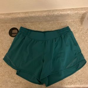 Lululemon Hotty Hot 4” shorts